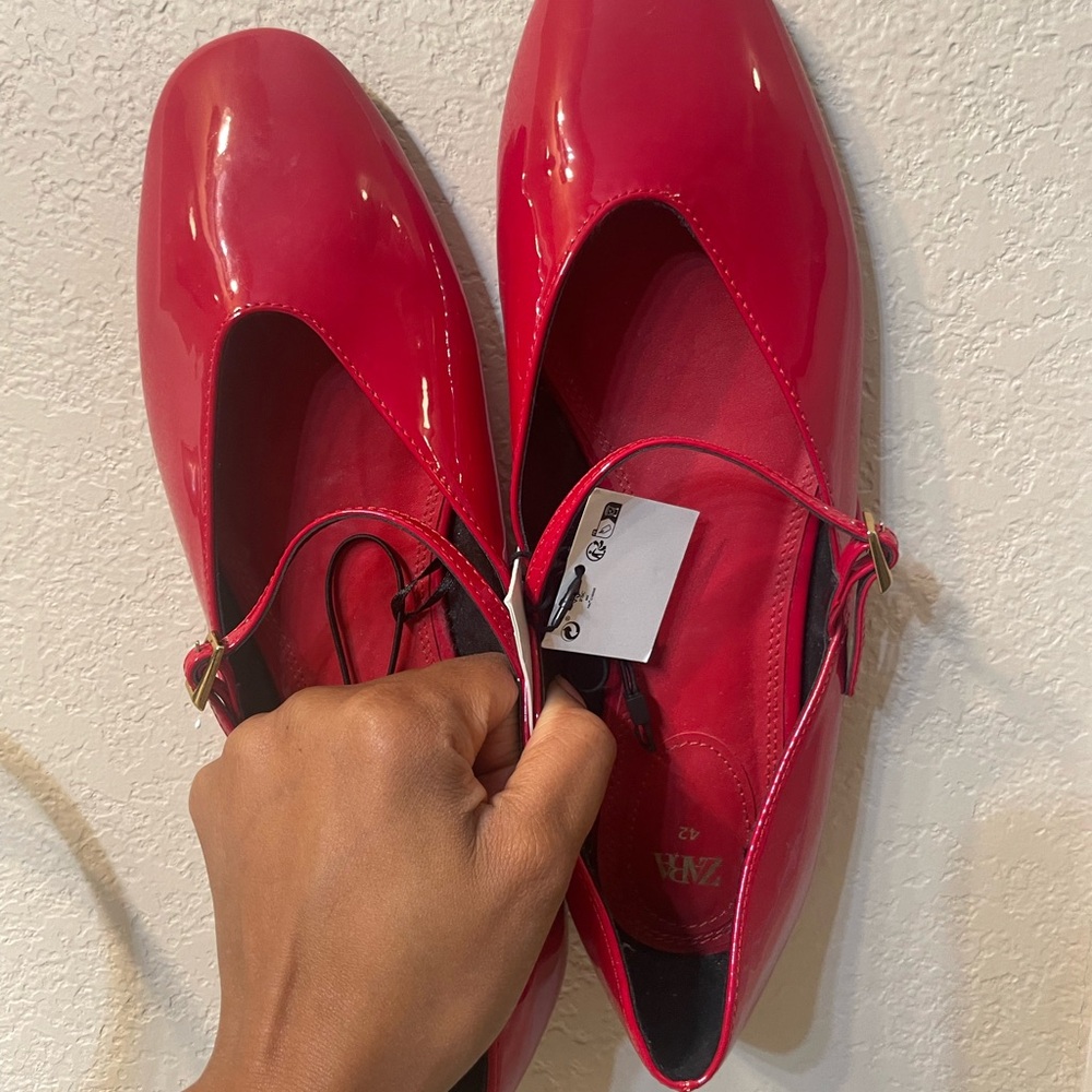 Zara‎ Glossy Red Flats - Picture 3 of 10